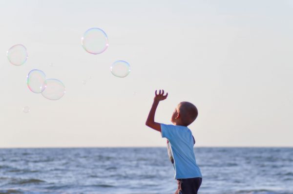 How to go tech free this summer and teach kids in the outdoor classroom.